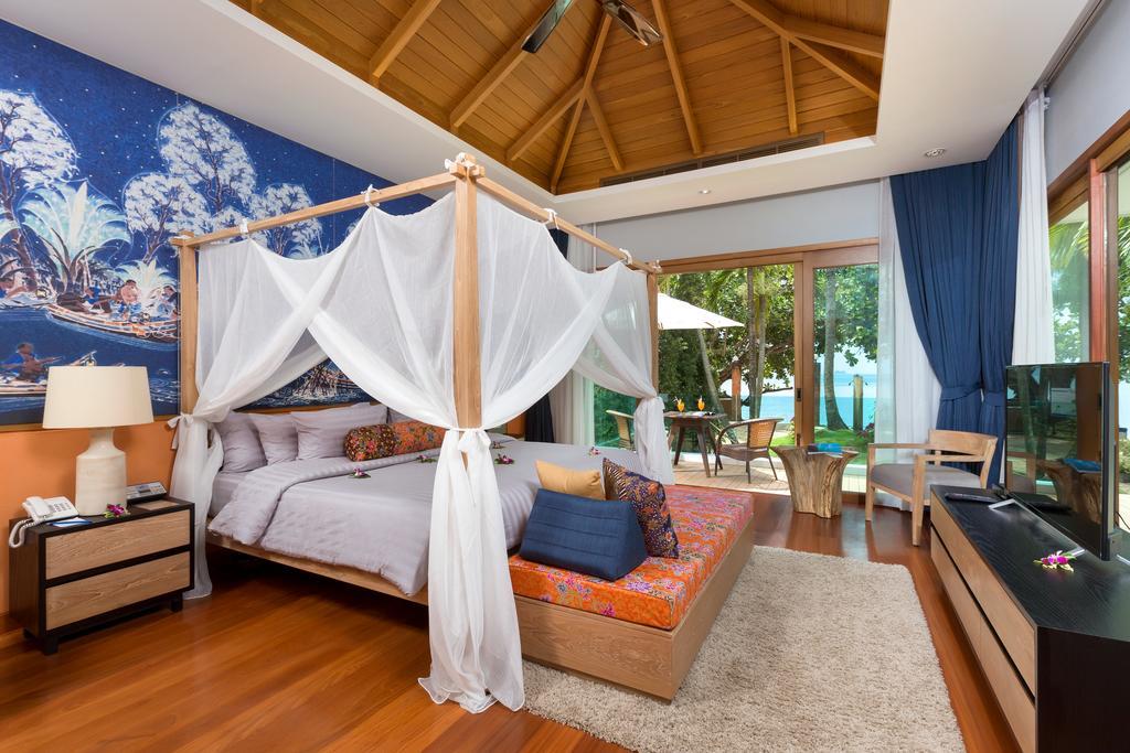 Villa com Piscina de Frente para a Praia